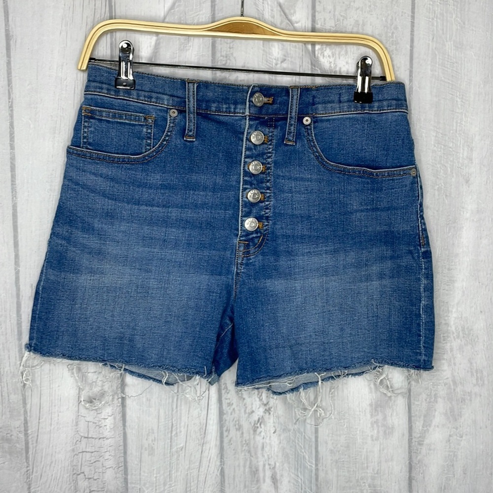 Madewell button fly 4” shorts.​​